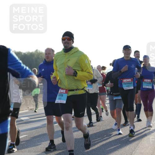 03.10.2025 - Köhlbrandbrückenlauf Jannik Wohlers http://msf.ph/oto/9069970 03.10.2025 09:17:20 Position 3 200, 1340, 1662, 3492, 3261 meine-sportfotos.de