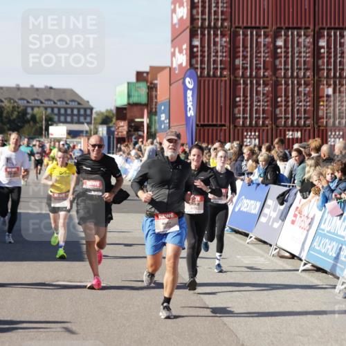 03.10.2025 - Köhlbrandbrückenlauf Jannik Wohlers http://msf.ph/oto/9069992 03.10.2025 13:14:15 Ziel 4313, 4437, 4569, 4641, 4728, 4776, 4785, 4809, 4888, 5282, 6327, 6418, 6735 meine-sportfotos.de
