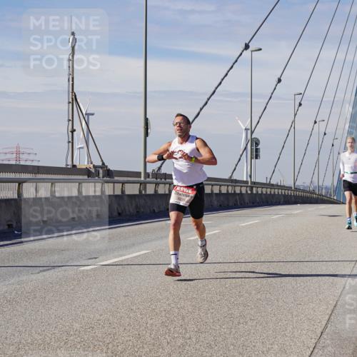 03.10.2025 - Köhlbrandbrückenlauf Michael Burmester http://msf.ph/oto/9069993 03.10.2025 12:32:53 Position 2 6216 meine-sportfotos.de