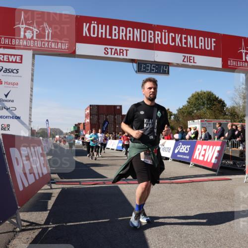 03.10.2025 - Köhlbrandbrückenlauf Lena Gebhardt http://msf.ph/oto/9070003 03.10.2025 13:35:14 Ziel 4886, 5279, 5360, 5412, 5427, 5557, 5604, 6204, 6205, 6265, 6547 meine-sportfotos.de