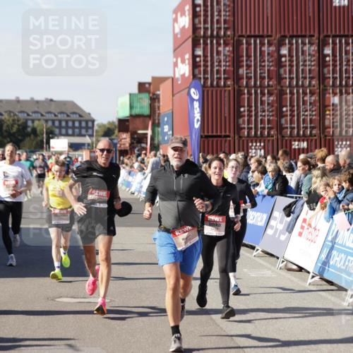03.10.2025 - Köhlbrandbrückenlauf Jannik Wohlers http://msf.ph/oto/9070004 03.10.2025 13:14:15 Ziel 4313, 4437, 4569, 4641, 4728, 4776, 4785, 4809, 4888, 5282, 6327, 6418, 6735 meine-sportfotos.de