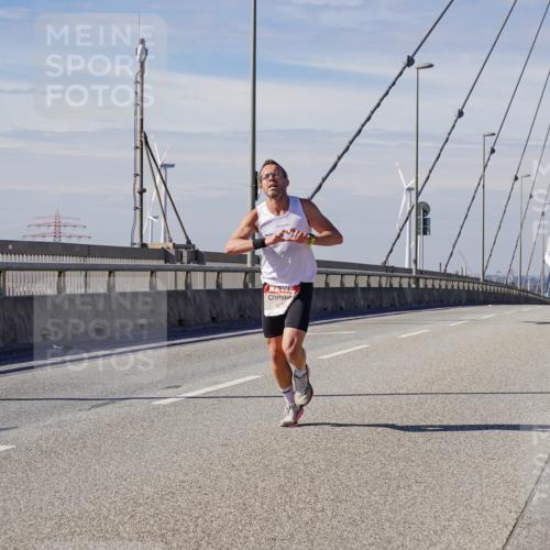 03.10.2025 - Köhlbrandbrückenlauf Michael Burmester http://msf.ph/oto/9070006 03.10.2025 12:32:53 Position 2 6216 meine-sportfotos.de