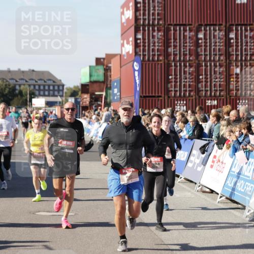 03.10.2025 - Köhlbrandbrückenlauf Jannik Wohlers http://msf.ph/oto/9070012 03.10.2025 13:14:15 Ziel 4313, 4437, 4569, 4641, 4728, 4776, 4785, 4809, 4888, 5282, 6327, 6418, 6735 meine-sportfotos.de