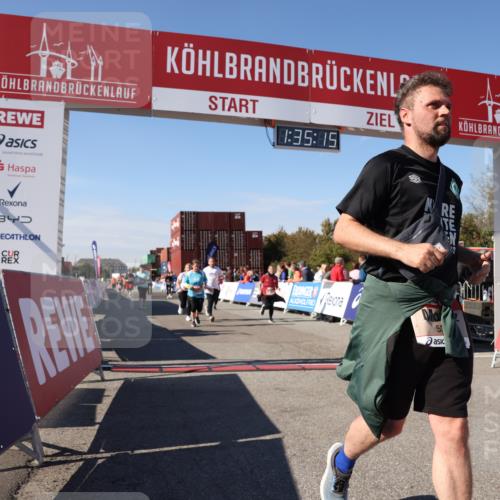 03.10.2025 - Köhlbrandbrückenlauf Lena Gebhardt http://msf.ph/oto/9070014 03.10.2025 13:35:15 Ziel 4886, 5279, 5360, 5412, 5427, 5557, 6204, 6205, 6265, 6547 meine-sportfotos.de