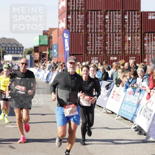 03.10.2025 - Köhlbrandbrückenlauf Jannik Wohlers http://msf.ph/oto/9070021 03.10.2025 13:14:15 Ziel 4313, 4437, 4569, 4641, 4728, 4776, 4785, 4809, 4888, 5282, 6327, 6418, 6735 meine-sportfotos.de