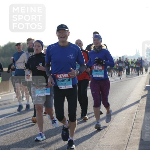 03.10.2025 - Köhlbrandbrückenlauf Jannik Wohlers http://msf.ph/oto/9070022 03.10.2025 09:17:21 Position 3 3493, 3261, 3492 meine-sportfotos.de