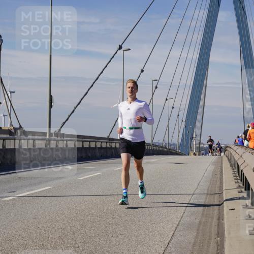 03.10.2025 - Köhlbrandbrückenlauf Michael Burmester http://msf.ph/oto/9070033 03.10.2025 12:32:56 Position 2  meine-sportfotos.de