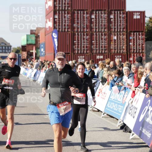 03.10.2025 - Köhlbrandbrückenlauf Jannik Wohlers http://msf.ph/oto/9070042 03.10.2025 13:14:16 Ziel 4313, 4437, 4569, 4641, 4728, 4776, 4785, 4809, 4888, 5282, 6327, 6418, 6735 meine-sportfotos.de