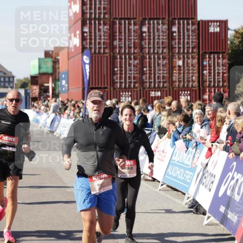 03.10.2025 - Köhlbrandbrückenlauf Jannik Wohlers http://msf.ph/oto/9070046 03.10.2025 13:14:16 Ziel 4313, 4437, 4569, 4641, 4728, 4776, 4785, 4809, 4888, 5282, 6327, 6418, 6735 meine-sportfotos.de