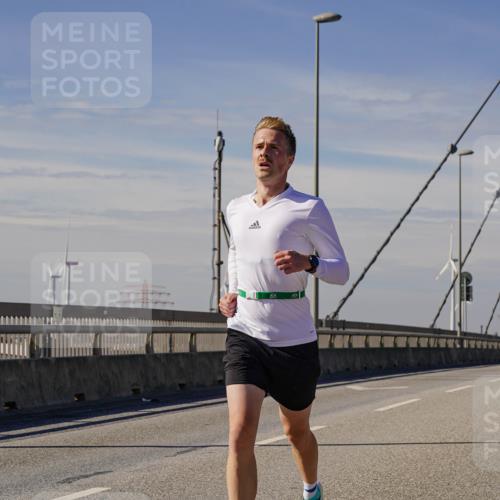 03.10.2025 - Köhlbrandbrückenlauf Michael Burmester http://msf.ph/oto/9070047 03.10.2025 12:32:57 Position 2  meine-sportfotos.de