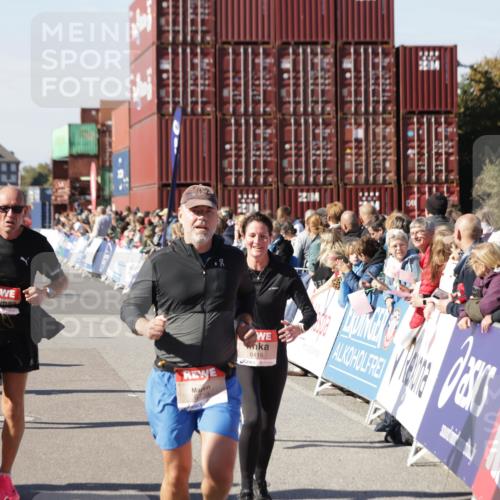 03.10.2025 - Köhlbrandbrückenlauf Jannik Wohlers http://msf.ph/oto/9070052 03.10.2025 13:14:16 Ziel 4313, 4437, 4569, 4641, 4728, 4776, 4785, 4809, 4888, 5282, 6327, 6418, 6735 meine-sportfotos.de