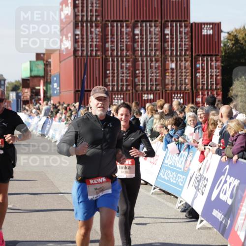 03.10.2025 - Köhlbrandbrückenlauf Jannik Wohlers http://msf.ph/oto/9070053 03.10.2025 13:14:16 Ziel 4313, 4437, 4569, 4641, 4728, 4776, 4785, 4809, 4888, 5282, 6327, 6418, 6735 meine-sportfotos.de