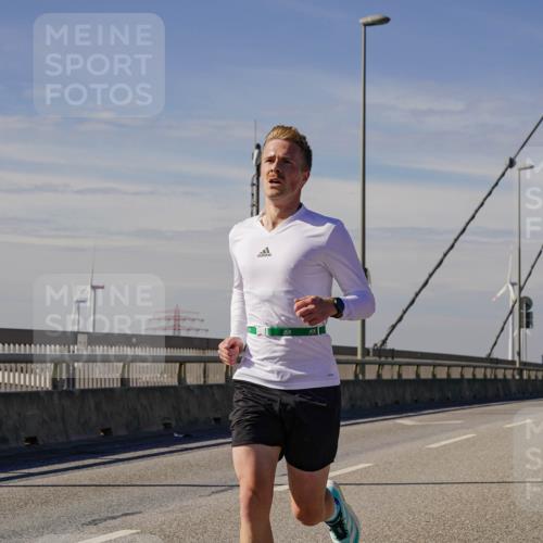 03.10.2025 - Köhlbrandbrückenlauf Michael Burmester http://msf.ph/oto/9070056 03.10.2025 12:32:57 Position 2  meine-sportfotos.de