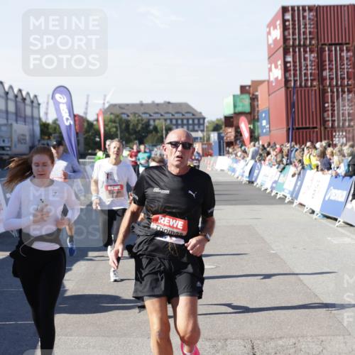 03.10.2025 - Köhlbrandbrückenlauf Jannik Wohlers http://msf.ph/oto/9070082 03.10.2025 13:14:17 Ziel 4313, 4437, 4569, 4641, 4728, 4776, 4785, 4809, 4888, 5282, 6327, 6418, 6735 meine-sportfotos.de