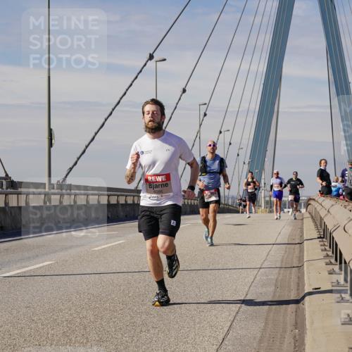 03.10.2025 - Köhlbrandbrückenlauf Michael Burmester http://msf.ph/oto/9070085 03.10.2025 12:33:14 Position 2 6086 meine-sportfotos.de