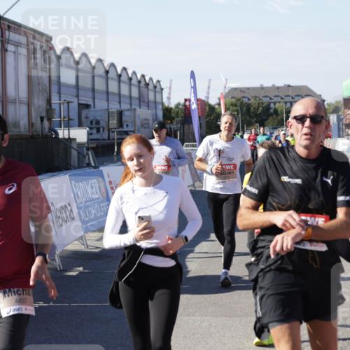 03.10.2025 - Köhlbrandbrückenlauf Jannik Wohlers http://msf.ph/oto/9070102 03.10.2025 13:14:18 Ziel 4313, 4437, 4569, 4641, 4728, 4776, 4809, 4888, 5282, 6012, 6327, 6418, 6512, 6735 meine-sportfotos.de