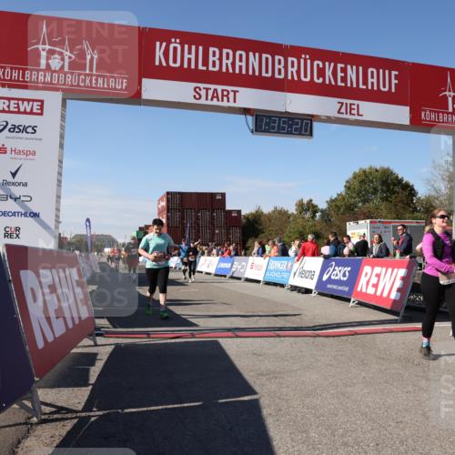 03.10.2025 - Köhlbrandbrückenlauf Lena Gebhardt http://msf.ph/oto/9070104 03.10.2025 13:35:20 Ziel 4434, 4886, 4949, 5279, 5360, 5412, 5548, 5575, 6204, 6205, 6358, 6547 meine-sportfotos.de