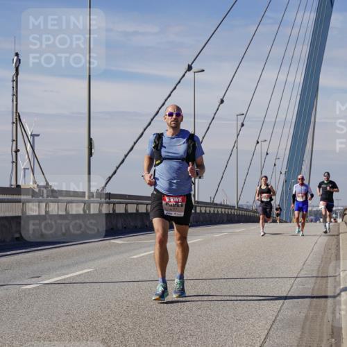 03.10.2025 - Köhlbrandbrückenlauf Michael Burmester http://msf.ph/oto/9070107 03.10.2025 12:33:17 Position 2 4017 meine-sportfotos.de