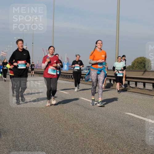 03.10.2025 - Köhlbrandbrückenlauf Fabian Wolf http://msf.ph/oto/9070122 03.10.2025 10:12:23 Position 3 2511, 2465, 3 meine-sportfotos.de