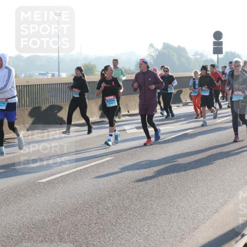 03.10.2025 - Köhlbrandbrückenlauf Lena Gebhardt http://msf.ph/oto/9070146 03.10.2025 09:24:18 Position 1  meine-sportfotos.de