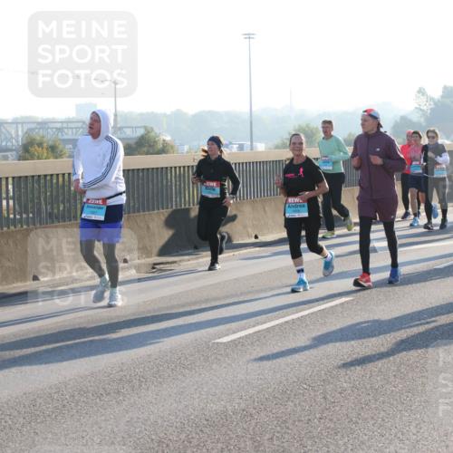 03.10.2025 - Köhlbrandbrückenlauf Lena Gebhardt http://msf.ph/oto/9070172 03.10.2025 09:24:19 Position 1  meine-sportfotos.de