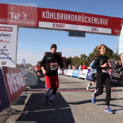 03.10.2025 - Köhlbrandbrückenlauf Lena Gebhardt http://msf.ph/oto/9070178 03.10.2025 13:35:26 Ziel 4434, 4440, 4886, 4949, 5140, 5279, 5356, 5412, 5548, 5575, 6204, 6205, 6283, 6358, 6411, 6547 meine-sportfotos.de