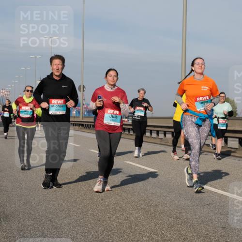 03.10.2025 - Köhlbrandbrückenlauf Fabian Wolf http://msf.ph/oto/9070179 03.10.2025 10:12:24 Position 3 2170, 2511, 2465, 23 meine-sportfotos.de