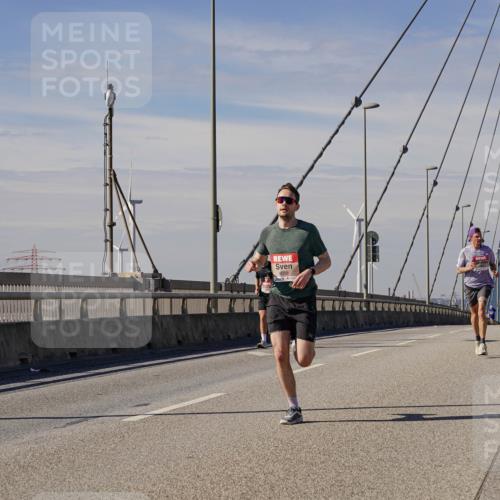 03.10.2025 - Köhlbrandbrückenlauf Michael Burmester http://msf.ph/oto/9070188 03.10.2025 12:33:39 Position 2  meine-sportfotos.de