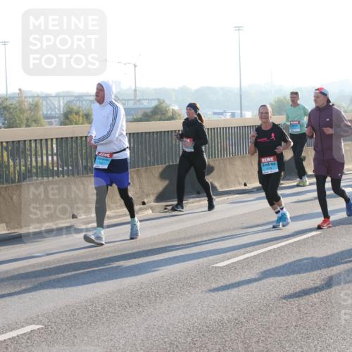 03.10.2025 - Köhlbrandbrückenlauf Lena Gebhardt http://msf.ph/oto/9070189 03.10.2025 09:24:19 Position 1 1927 meine-sportfotos.de