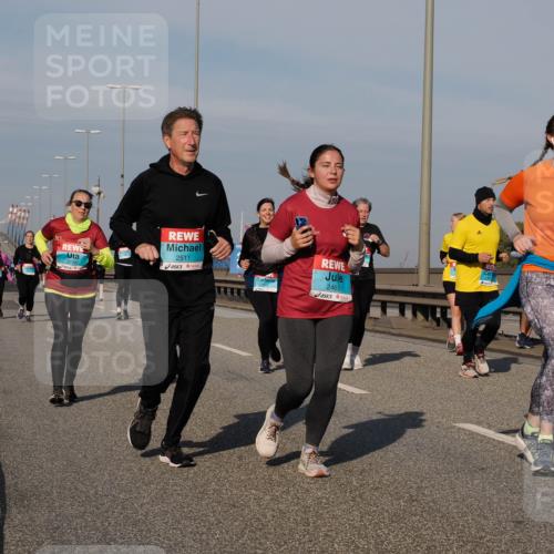 03.10.2025 - Köhlbrandbrückenlauf Fabian Wolf http://msf.ph/oto/9070193 03.10.2025 10:12:25 Position 3 2511, 2011, 2465, 2338 meine-sportfotos.de