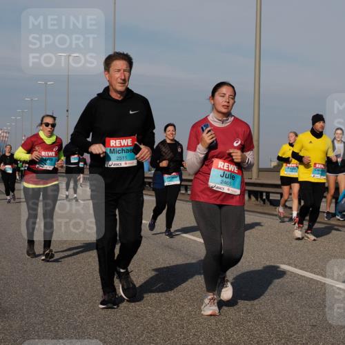 03.10.2025 - Köhlbrandbrückenlauf Fabian Wolf http://msf.ph/oto/9070217 03.10.2025 10:12:25 Position 3 2511, 2465 meine-sportfotos.de