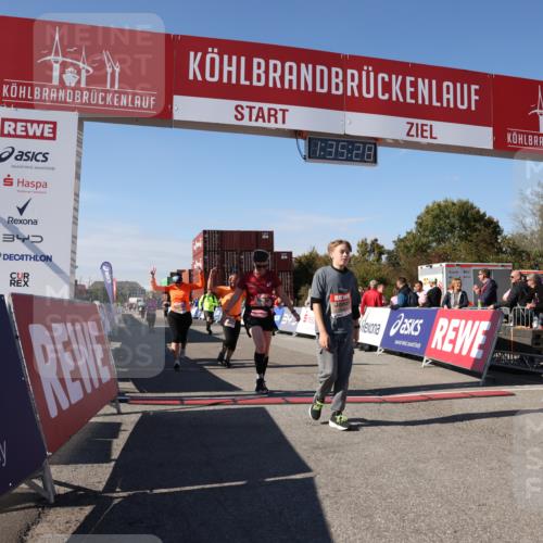 03.10.2025 - Köhlbrandbrückenlauf Lena Gebhardt http://msf.ph/oto/9070222 03.10.2025 13:35:28 Ziel 4434, 4440, 4886, 4949, 5140, 5279, 5356, 5517, 5539, 5548, 5575, 6283, 6358, 6411 meine-sportfotos.de