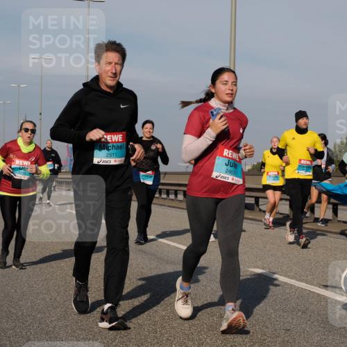 03.10.2025 - Köhlbrandbrückenlauf Fabian Wolf http://msf.ph/oto/9070224 03.10.2025 10:12:26 Position 3 2170, 2511, 2465, 2041 meine-sportfotos.de