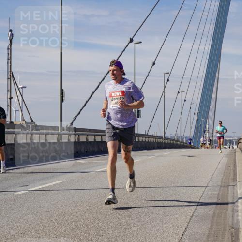 03.10.2025 - Köhlbrandbrückenlauf Michael Burmester http://msf.ph/oto/9070226 03.10.2025 12:33:43 Position 2 406 meine-sportfotos.de