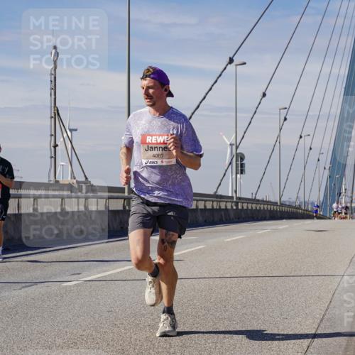 03.10.2025 - Köhlbrandbrückenlauf Michael Burmester http://msf.ph/oto/9070235 03.10.2025 12:33:43 Position 2 4087 meine-sportfotos.de