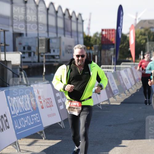 03.10.2025 - Köhlbrandbrückenlauf Jannik Wohlers http://msf.ph/oto/9070239 03.10.2025 13:14:22 Ziel 4426, 4437, 4569, 4641, 4728, 4776, 4809, 4888, 5132, 5282, 5902, 5903, 6012, 6327, 6418, 6512, 6735 meine-sportfotos.de