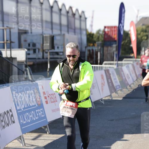 03.10.2025 - Köhlbrandbrückenlauf Jannik Wohlers http://msf.ph/oto/9070267 03.10.2025 13:14:23 Ziel 4426, 4437, 4569, 4641, 4776, 4888, 5132, 5282, 5805, 5902, 5903, 6012, 6327, 6418, 6512, 6735 meine-sportfotos.de
