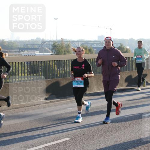 03.10.2025 - Köhlbrandbrückenlauf Lena Gebhardt http://msf.ph/oto/9070272 03.10.2025 09:24:21 Position 1 1927, 1978 meine-sportfotos.de