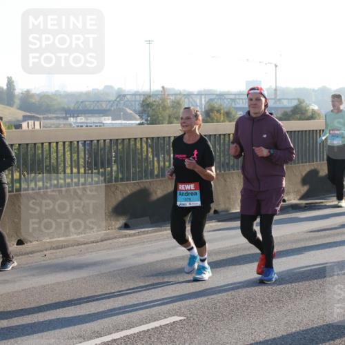 03.10.2025 - Köhlbrandbrückenlauf Lena Gebhardt http://msf.ph/oto/9070284 03.10.2025 09:24:21 Position 1 1927, 1978 meine-sportfotos.de