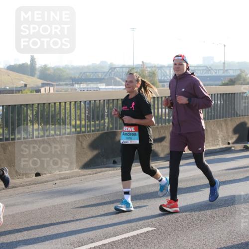 03.10.2025 - Köhlbrandbrückenlauf Lena Gebhardt http://msf.ph/oto/9070294 03.10.2025 09:24:21 Position 1 27, 1927, 1978 meine-sportfotos.de