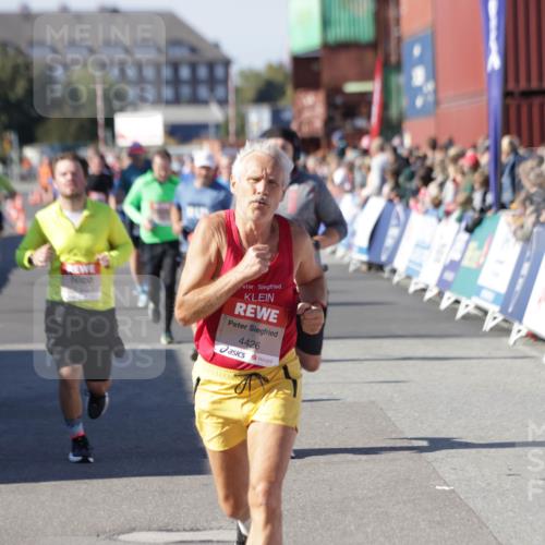 03.10.2025 - Köhlbrandbrückenlauf Jannik Wohlers http://msf.ph/oto/9070298 03.10.2025 13:14:25 Ziel 4400, 4426, 4437, 4569, 4776, 4888, 5132, 5282, 5782, 5805, 5902, 5903, 6012, 6327, 6418, 6512, 6735 meine-sportfotos.de