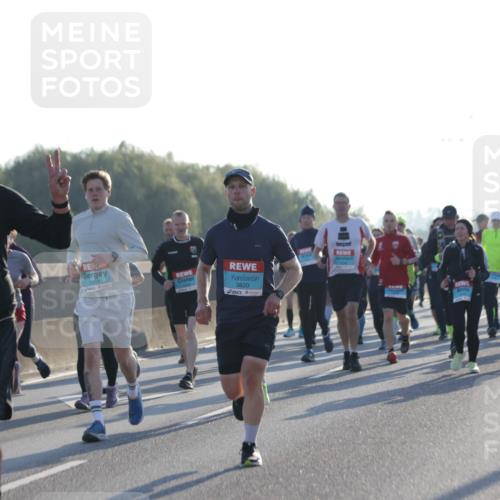 03.10.2025 - Köhlbrandbrückenlauf Jannik Wohlers http://msf.ph/oto/9070300 03.10.2025 09:17:28 Position 3 1015, 2858, 3820 meine-sportfotos.de