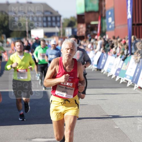 03.10.2025 - Köhlbrandbrückenlauf Jannik Wohlers http://msf.ph/oto/9070303 03.10.2025 13:14:25 Ziel 4400, 4426, 4437, 4569, 4776, 4888, 5132, 5282, 5782, 5805, 5902, 5903, 6012, 6327, 6418, 6512, 6735 meine-sportfotos.de