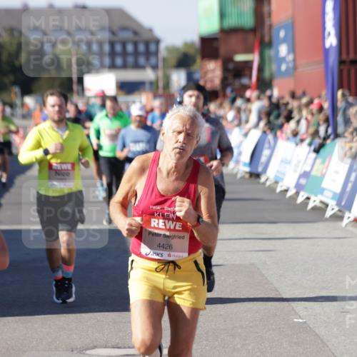 03.10.2025 - Köhlbrandbrückenlauf Jannik Wohlers http://msf.ph/oto/9070306 03.10.2025 13:14:25 Ziel 4400, 4426, 4437, 4569, 4776, 4888, 5132, 5282, 5782, 5805, 5902, 5903, 6012, 6327, 6418, 6512, 6735 meine-sportfotos.de