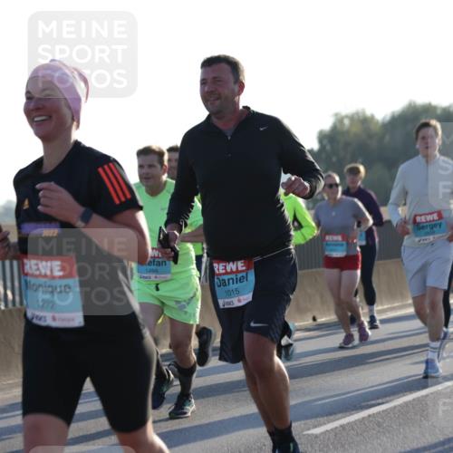 03.10.2025 - Köhlbrandbrückenlauf Jannik Wohlers http://msf.ph/oto/9070311 03.10.2025 09:17:29 Position 3 2022, 1272, 1259, 1015, 3820 meine-sportfotos.de