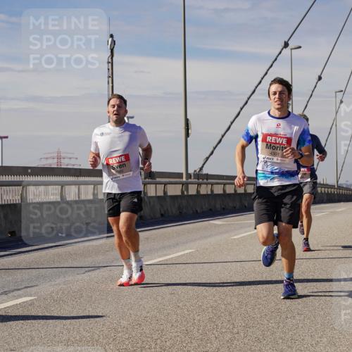 03.10.2025 - Köhlbrandbrückenlauf Michael Burmester http://msf.ph/oto/9070314 03.10.2025 12:34:09 Position 2 6085, 4301 meine-sportfotos.de