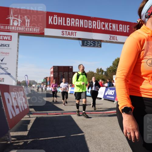 03.10.2025 - Köhlbrandbrückenlauf Lena Gebhardt http://msf.ph/oto/9070328 03.10.2025 13:35:33 Ziel 4434, 4440, 4949, 5140, 5356, 5517, 5539, 5548, 5575, 6283, 6358, 6411 meine-sportfotos.de