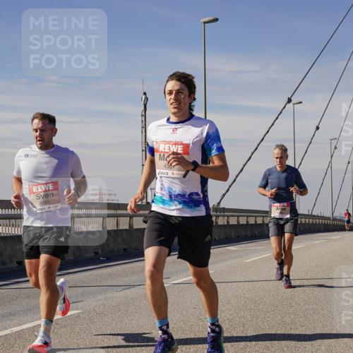 03.10.2025 - Köhlbrandbrückenlauf Michael Burmester http://msf.ph/oto/9070333 03.10.2025 12:34:10 Position 2 6085, 4301 meine-sportfotos.de