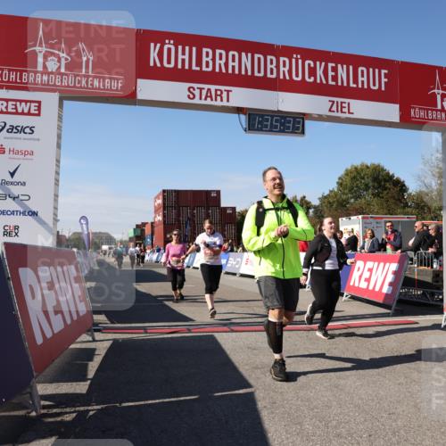 03.10.2025 - Köhlbrandbrückenlauf Lena Gebhardt http://msf.ph/oto/9070336 03.10.2025 13:35:33 Ziel 4434, 4440, 4949, 5140, 5356, 5517, 5539, 5548, 5575, 6283, 6358, 6411 meine-sportfotos.de