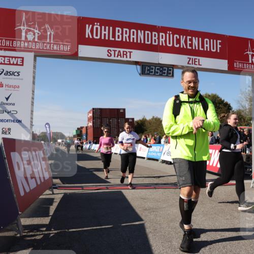 03.10.2025 - Köhlbrandbrückenlauf Lena Gebhardt http://msf.ph/oto/9070349 03.10.2025 13:35:34 Ziel 4434, 4440, 4949, 5140, 5356, 5517, 5539, 5548, 5575, 5680, 6283, 6358, 6396, 6411 meine-sportfotos.de